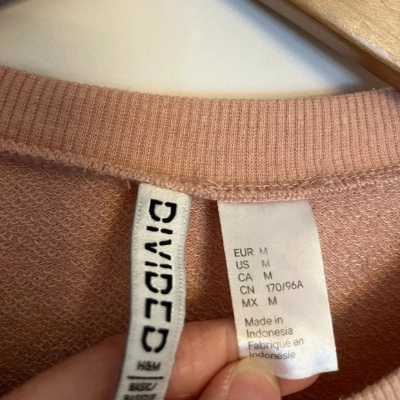 5/20$ Salmon Pink Divided sweater  size medium - Picture 5 of 6